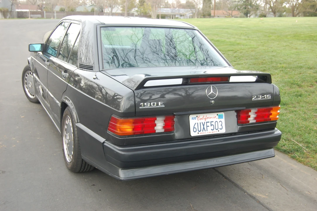 1986 Mercedes-Benz 190E 2.3-16 & 2.5-16 - Image 8 of 31