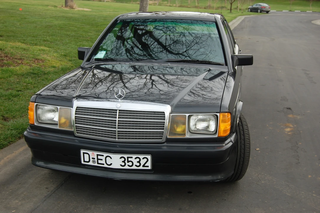 1986 Mercedes-Benz 190E 2.3-16 & 2.5-16 - Image 3 of 31