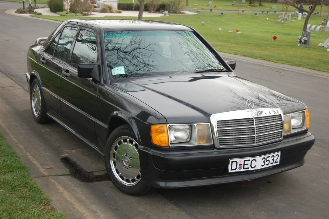 1986 Mercedes-Benz 190E 2.3-16 & 2.5-16 - Image 4 of 31