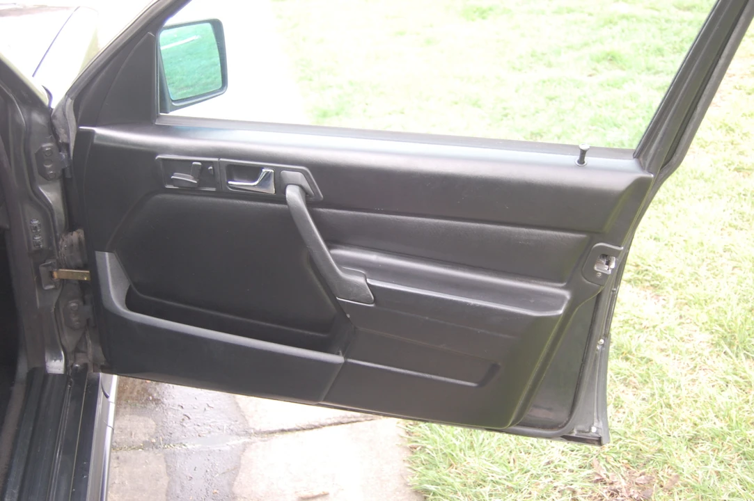 1986 Mercedes-Benz 190E 2.3-16 & 2.5-16 - Image 22 of 31