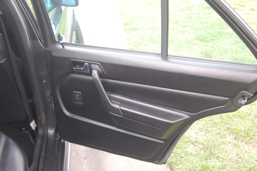 1986 Mercedes-Benz 190E 2.3-16 & 2.5-16 - Image 24 of 31