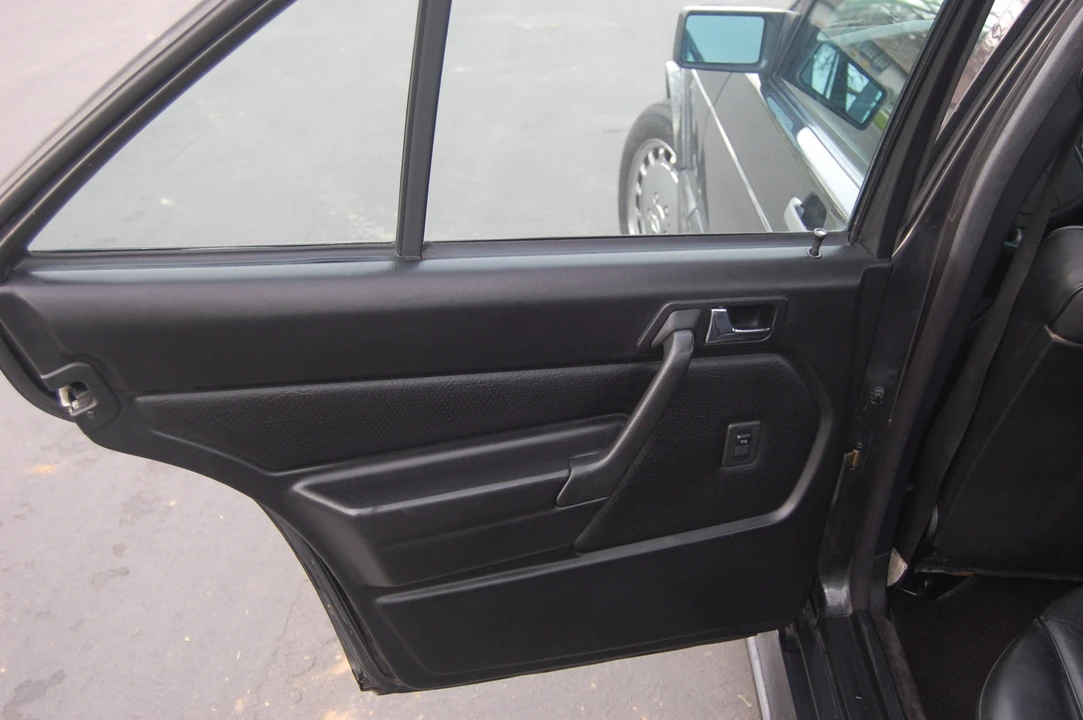 1986 Mercedes-Benz 190E 2.3-16 & 2.5-16 - Image 26 of 31