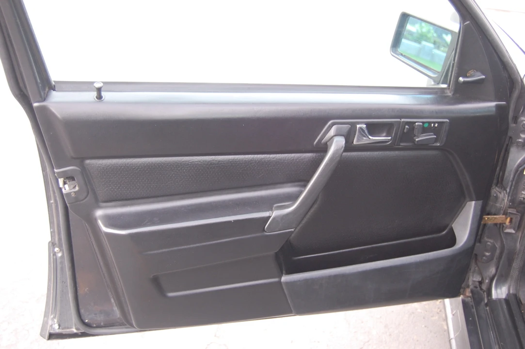 1986 Mercedes-Benz 190E 2.3-16 & 2.5-16 - Image 23 of 31