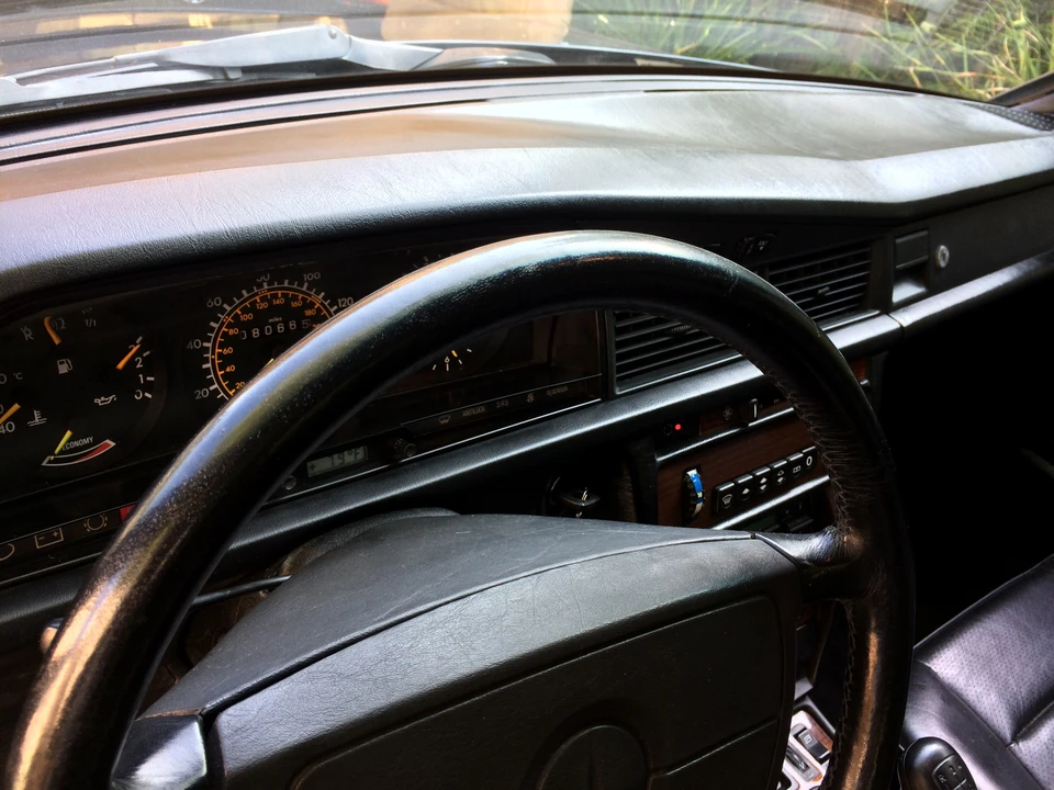 1986 Mercedes-Benz 190E 2.3-16 & 2.5-16 - Image 27 of 31