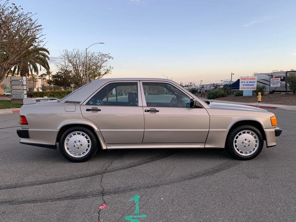 1986 Mercedes-Benz 190E 2.3-16 & 2.5-16 - Image 3 of 31