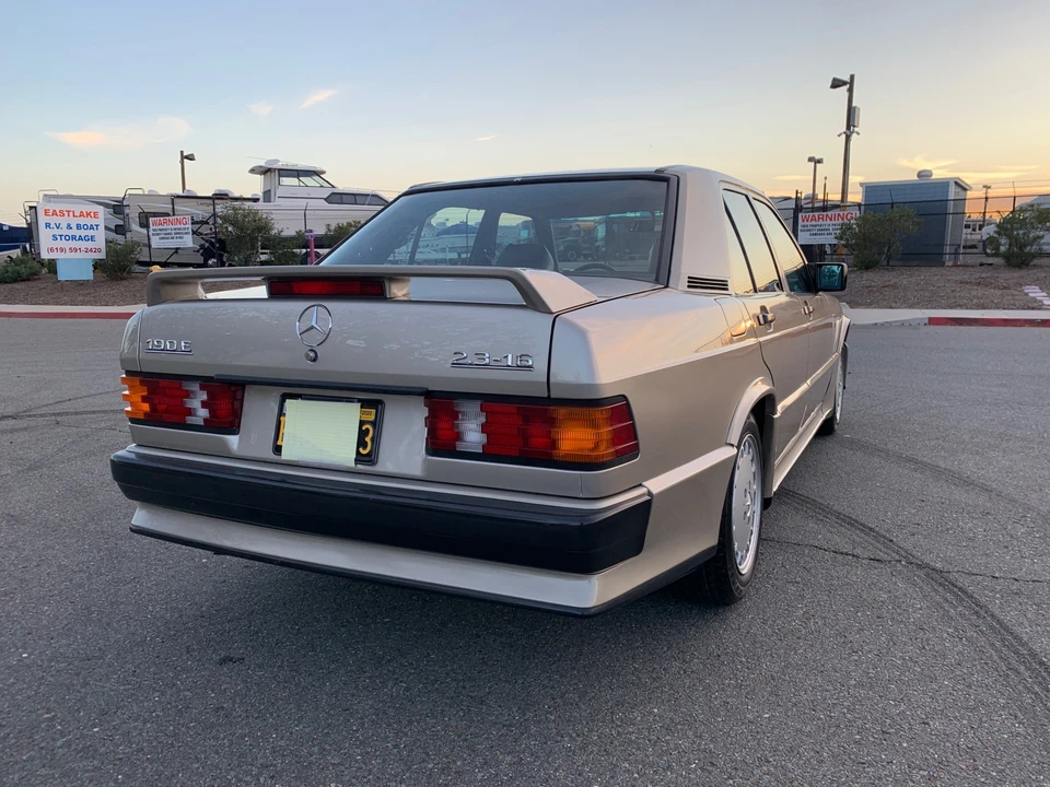 1986 Mercedes-Benz 190E 2.3-16 & 2.5-16 - Image 4 of 31