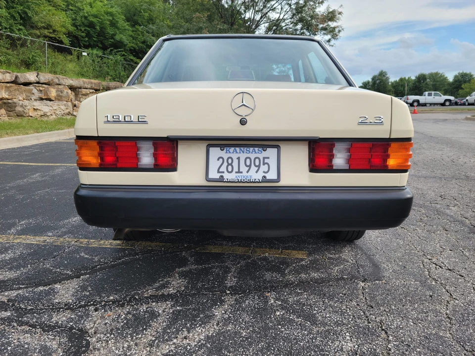 1986 Mercedes-Benz 190E - Image 23 of 31