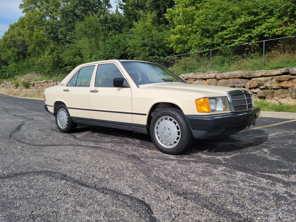 1986 Mercedes-Benz 190E - Image 16 of 31
