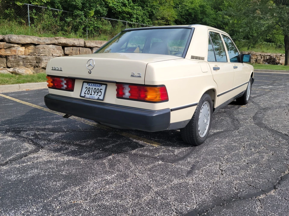 1986 Mercedes-Benz 190E - Image 22 of 31