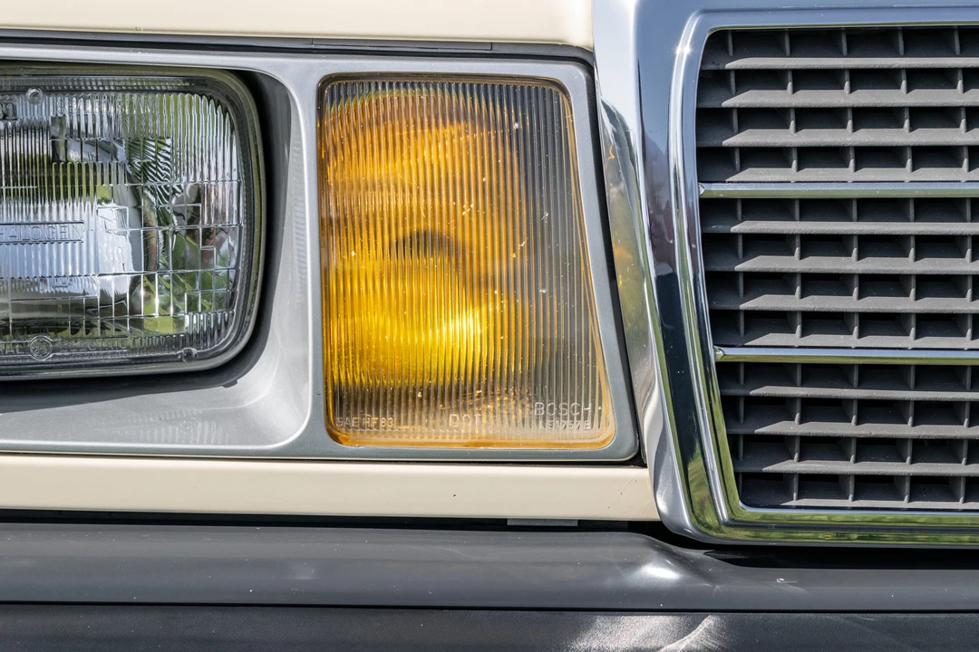 1986 Mercedes-Benz 190E - Image 13 of 31