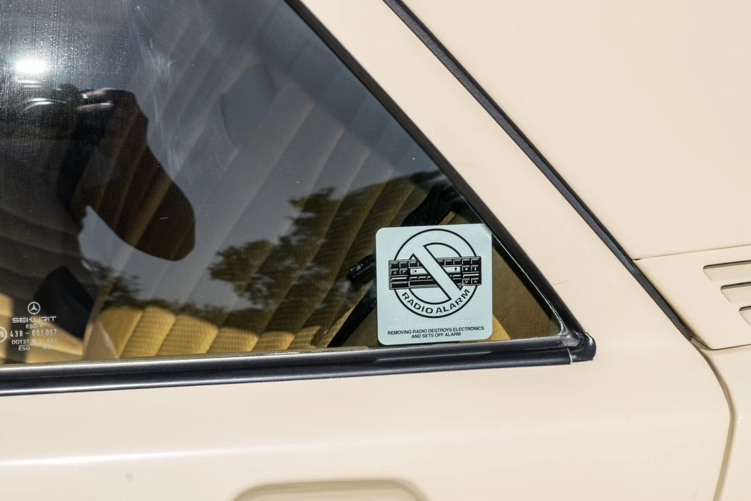 1986 Mercedes-Benz 190E - Image 29 of 31