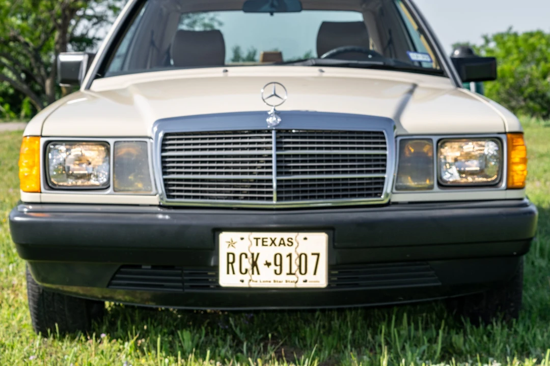 1986 Mercedes-Benz 190E - Image 10 of 31