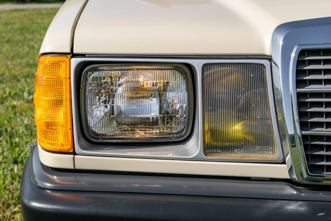 1986 Mercedes-Benz 190E - Image 12 of 31