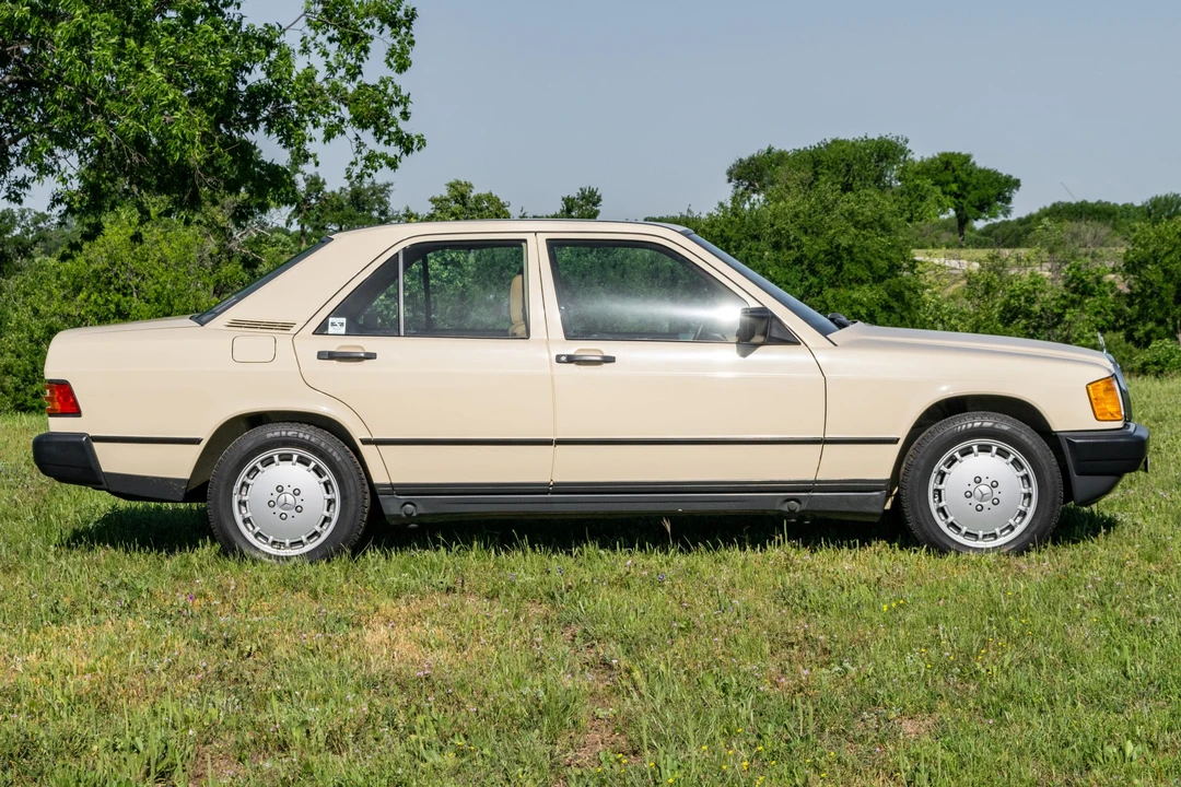 1986 Mercedes-Benz 190E - Image 8 of 31