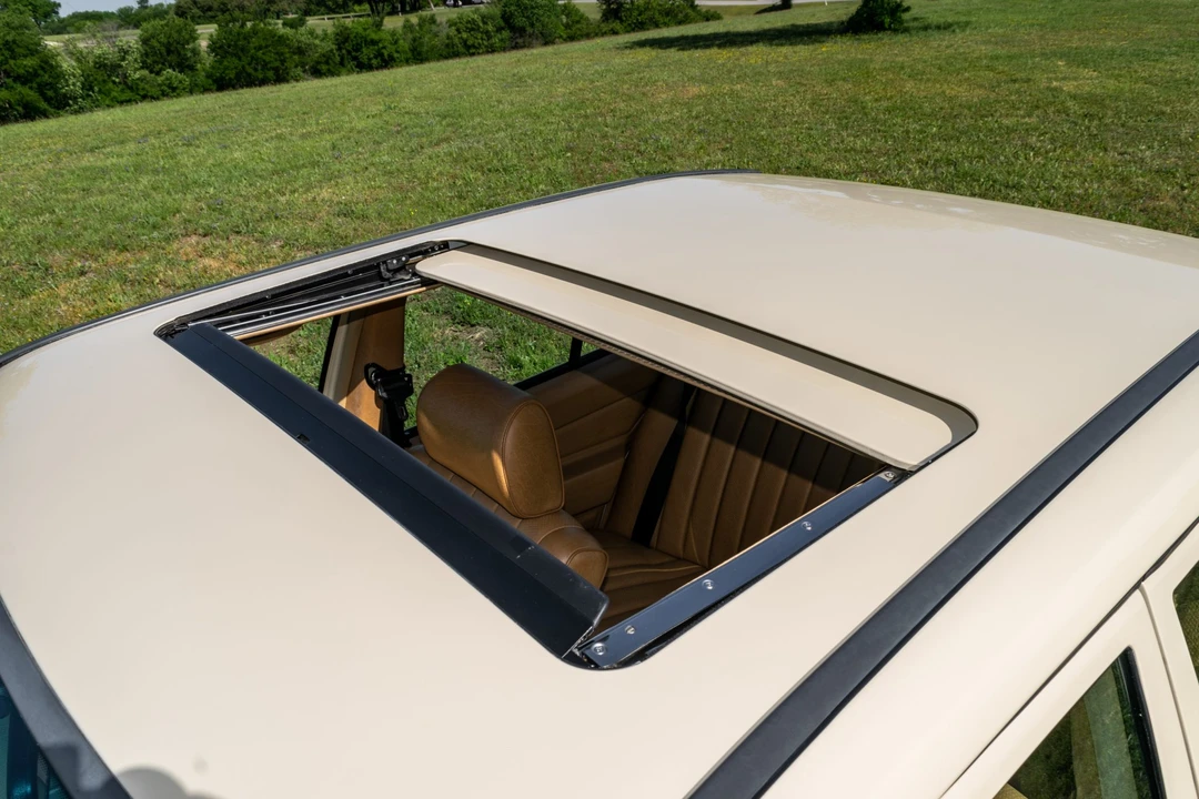 1986 Mercedes-Benz 190E - Image 23 of 31