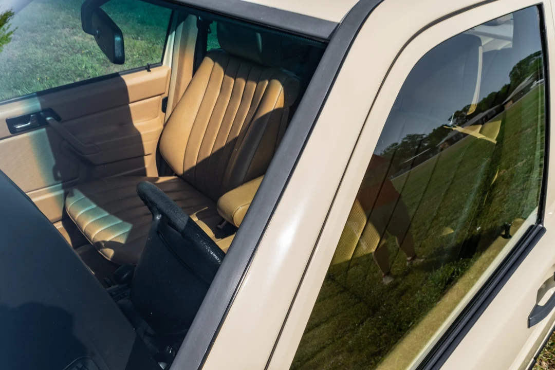 1986 Mercedes-Benz 190E - Image 22 of 31
