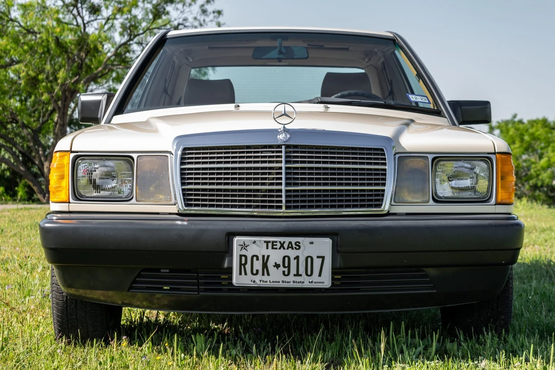 1986 Mercedes-Benz 190E - Image 2 of 31