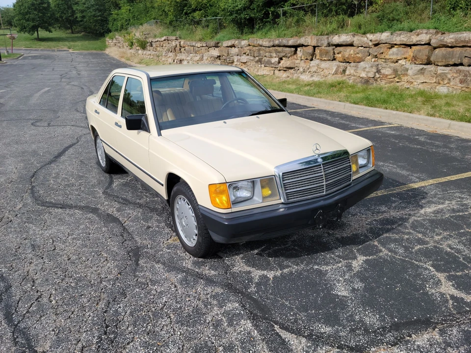 1986 Mercedes-Benz 190E - Image 14 of 31