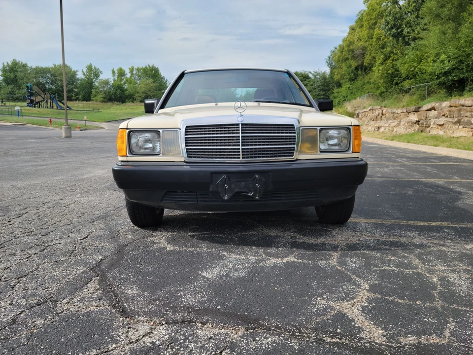 1986 Mercedes-Benz 190E - Image 9 of 31