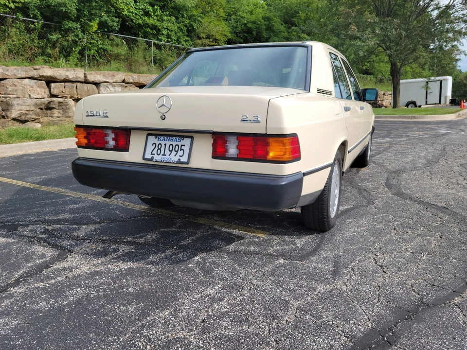 1986 Mercedes-Benz 190E - Image 21 of 31