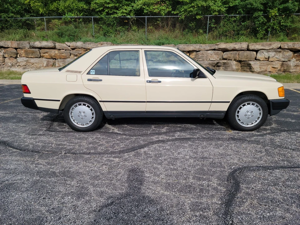 1986 Mercedes-Benz 190E - Image 18 of 31