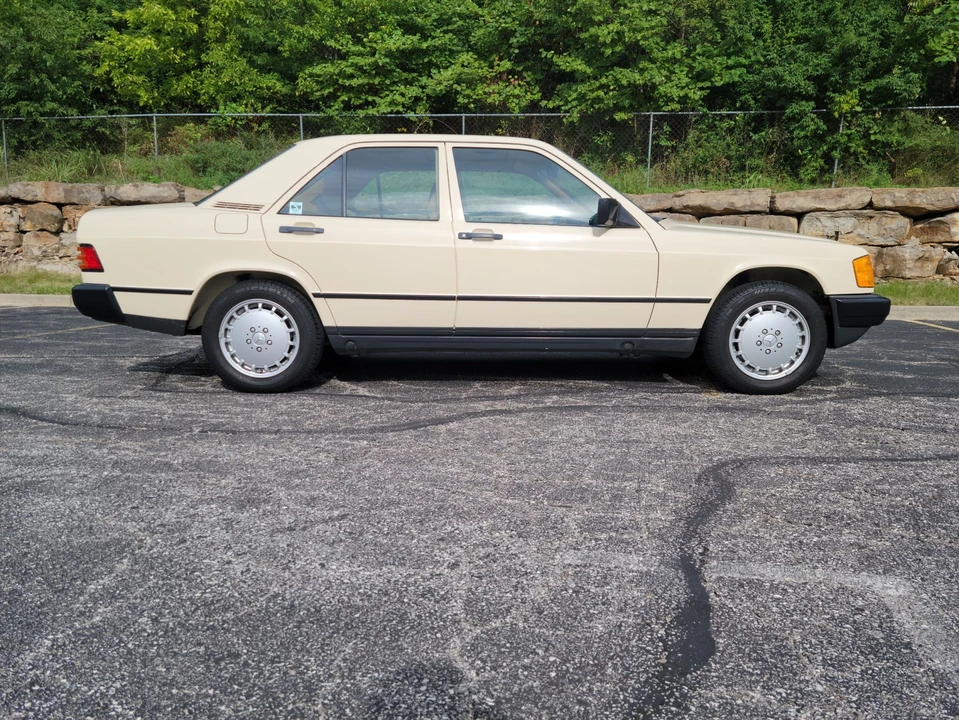 1986 Mercedes-Benz 190E - Image 19 of 31