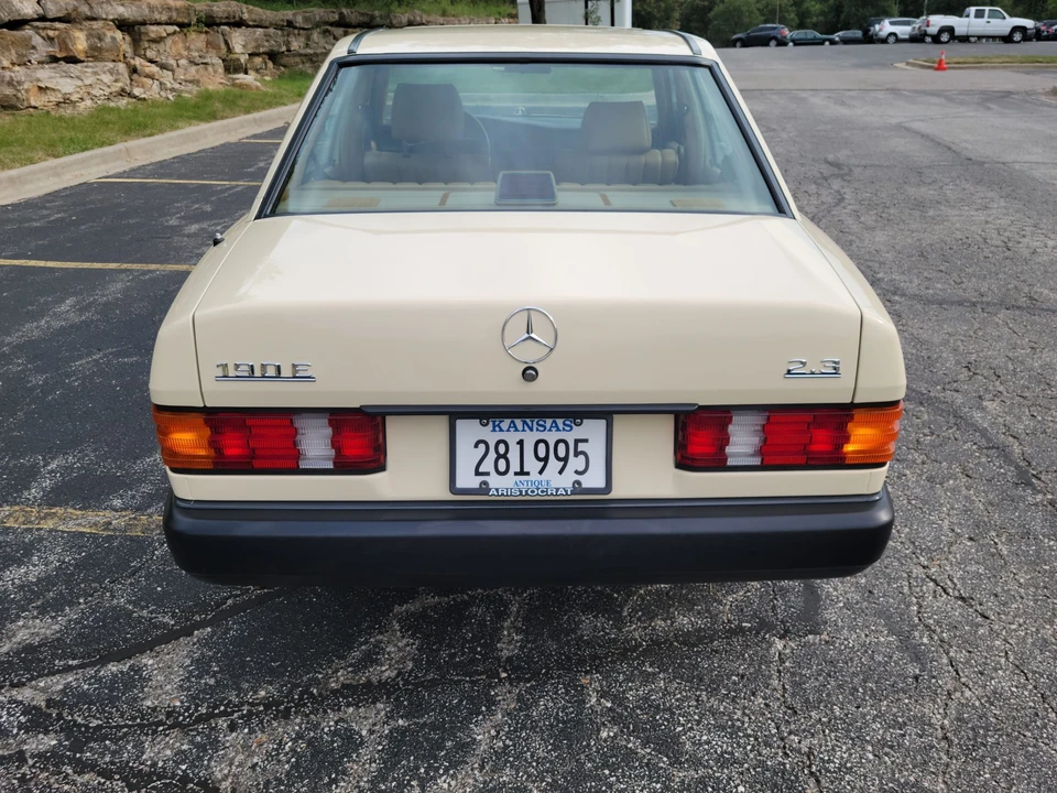 1986 Mercedes-Benz 190E - Image 25 of 31