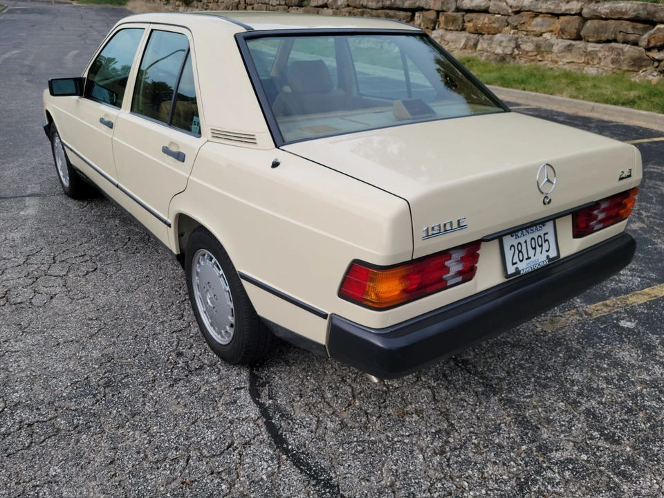 1986 Mercedes-Benz 190E - Image 28 of 31