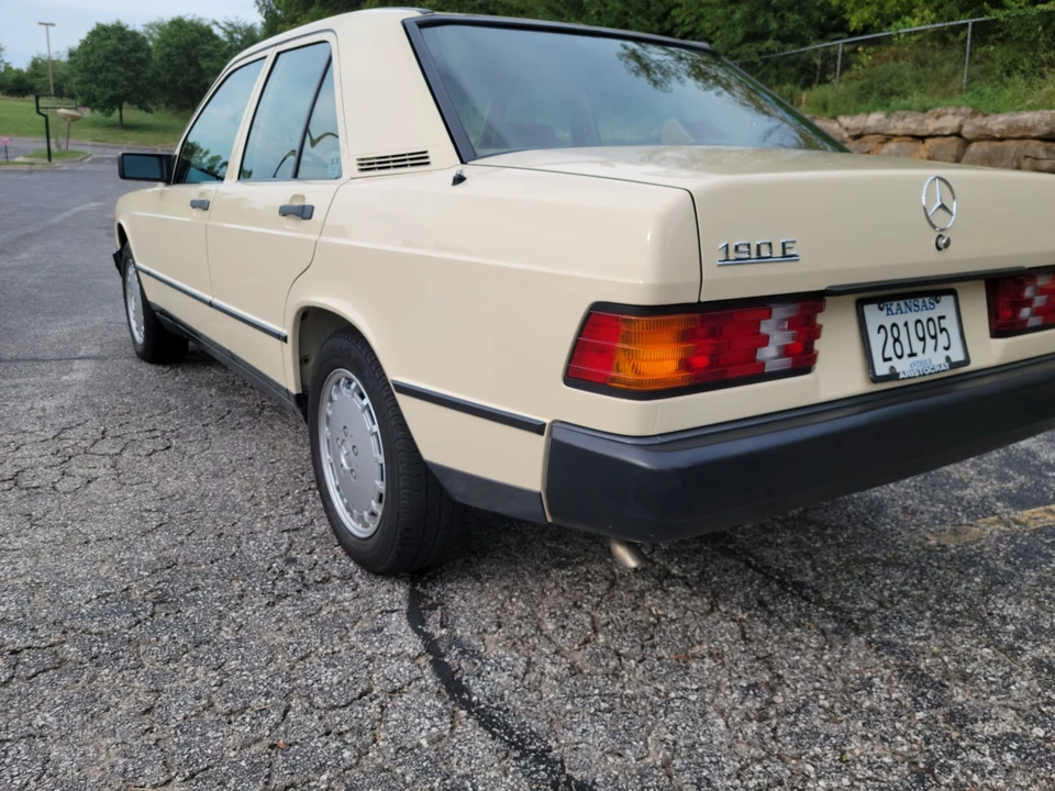 1986 Mercedes-Benz 190E - Image 27 of 31