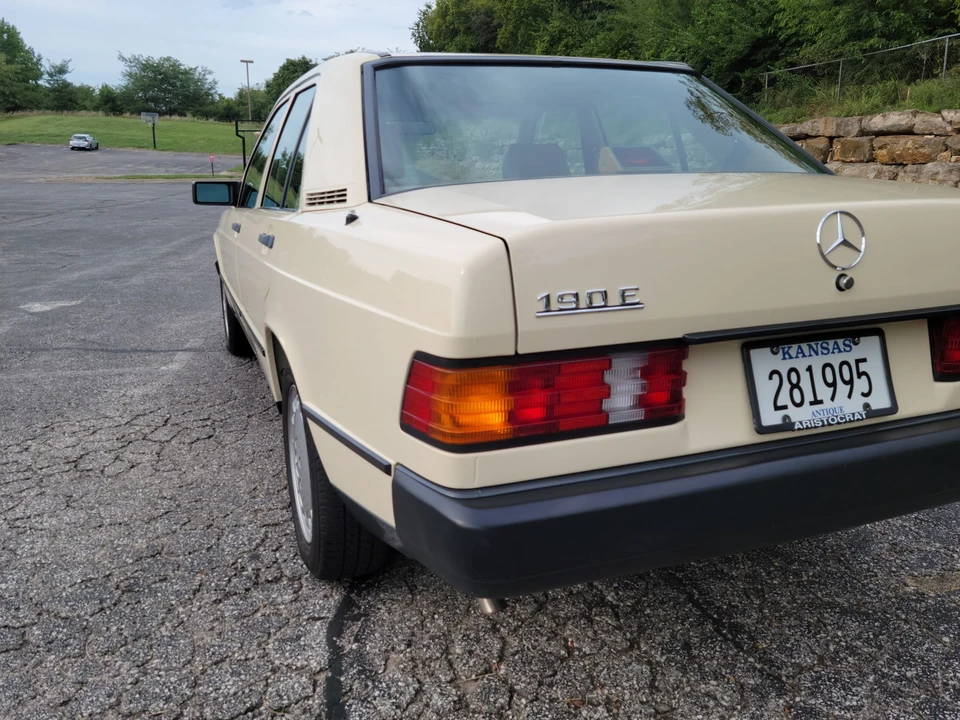 1986 Mercedes-Benz 190E - Image 26 of 31