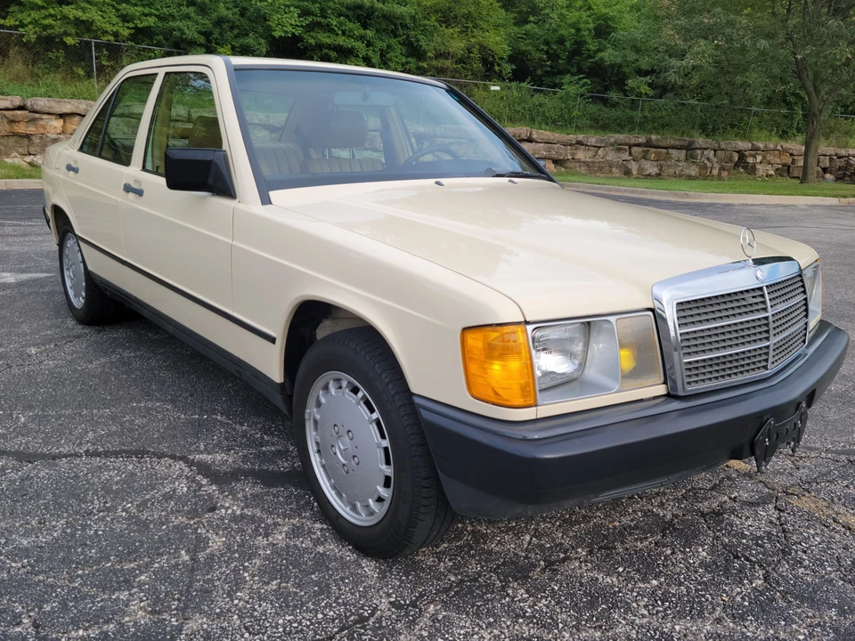 1986 Mercedes-Benz 190E - Image 13 of 31