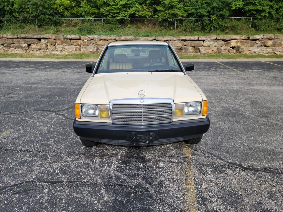 1986 Mercedes-Benz 190E - Image 10 of 31