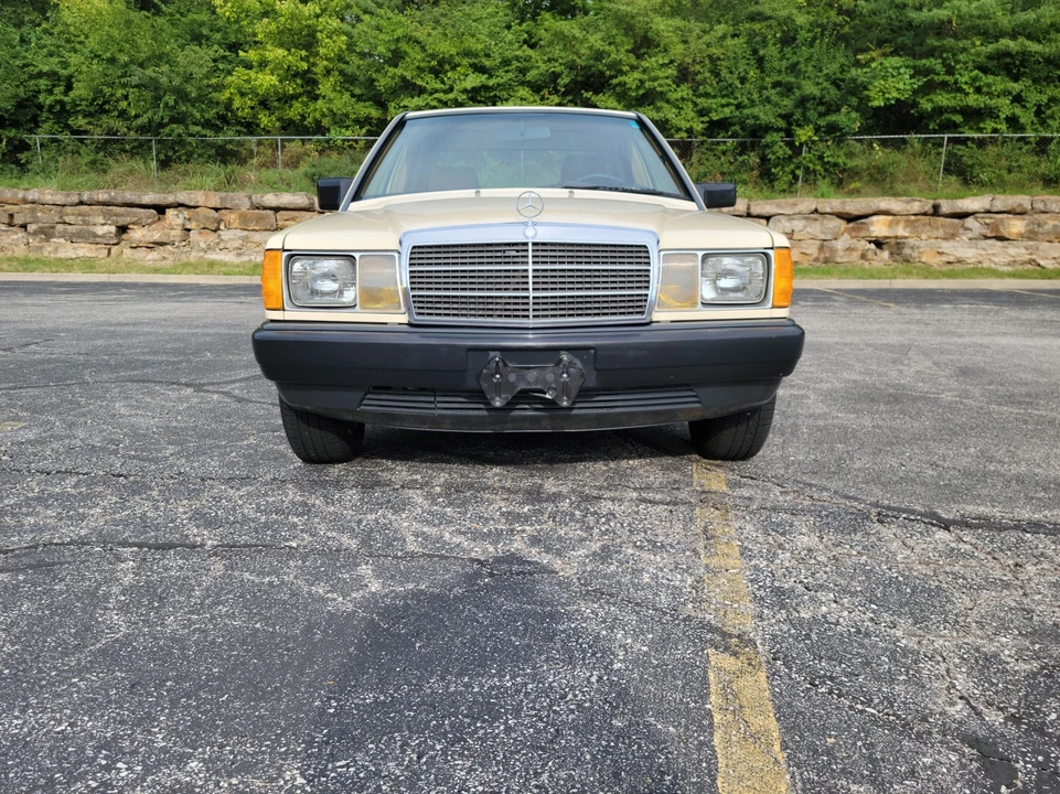 1986 Mercedes-Benz 190E - Image 11 of 31