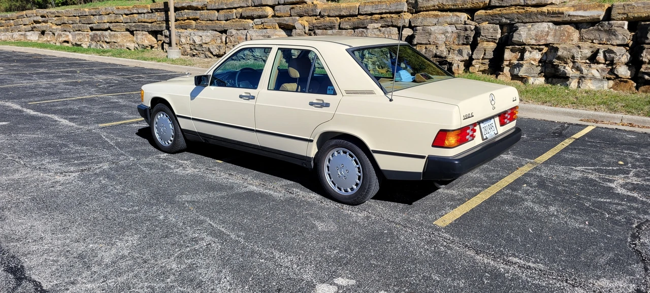 1986 Mercedes-Benz 190E - Image 30 of 31
