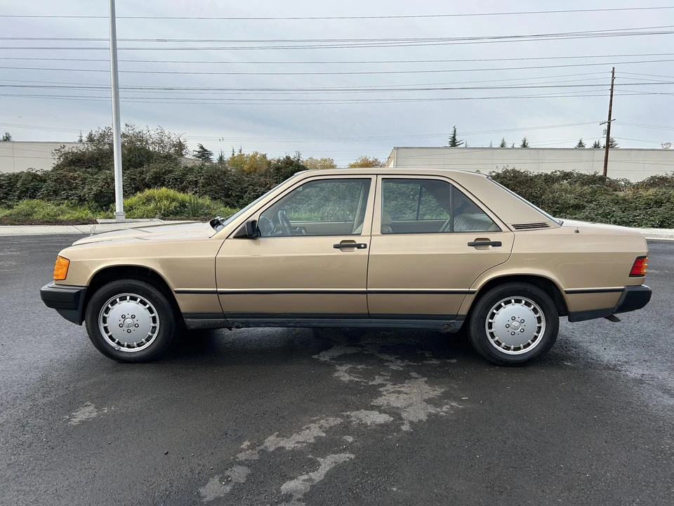 1986 Mercedes-Benz 190E - Image 12 of 31