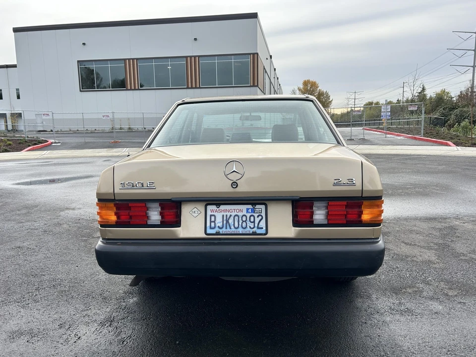 1986 Mercedes-Benz 190E - Image 10 of 31
