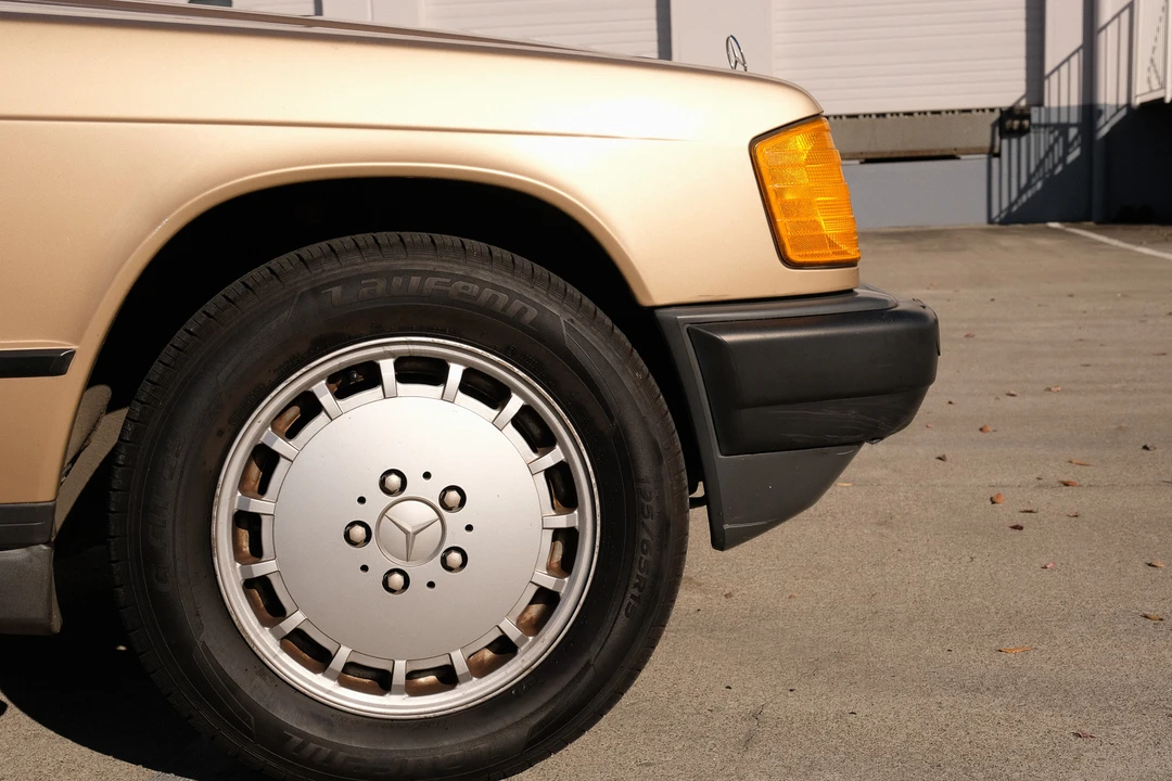 1986 Mercedes-Benz 190E - Image 22 of 31