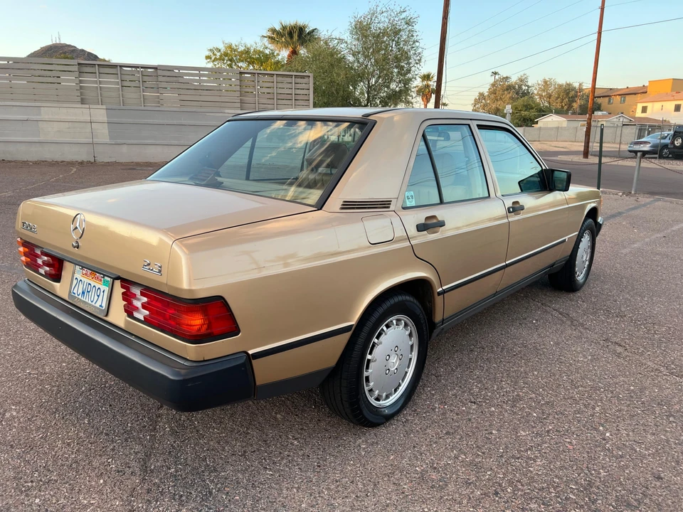 1986 Mercedes-Benz 190E - Image 10 of 31
