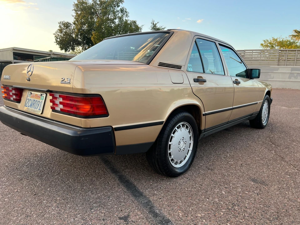 1986 Mercedes-Benz 190E - Image 11 of 31