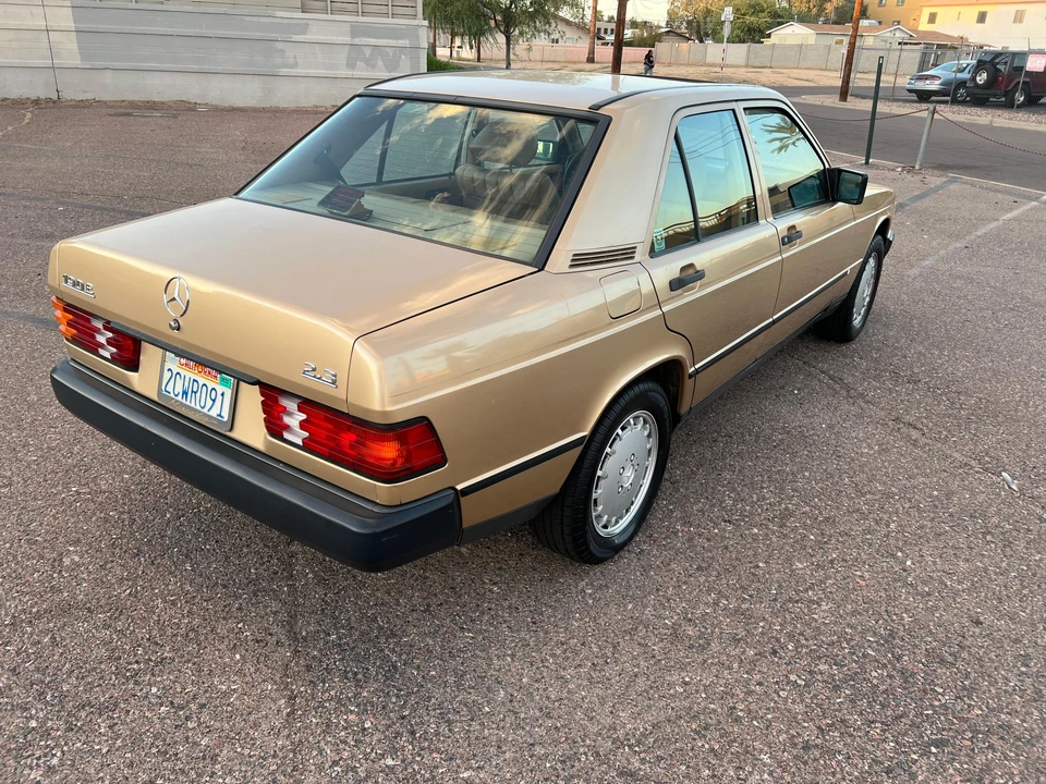 1986 Mercedes-Benz 190E - Image 9 of 31