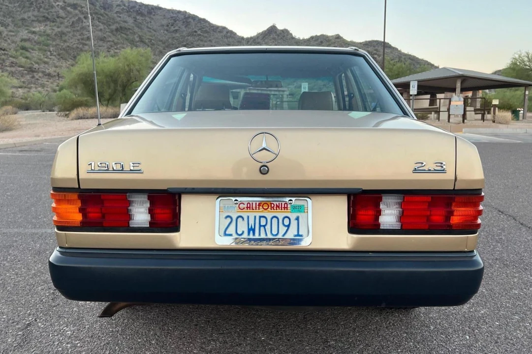 1986 Mercedes-Benz 190E - Image 5 of 31