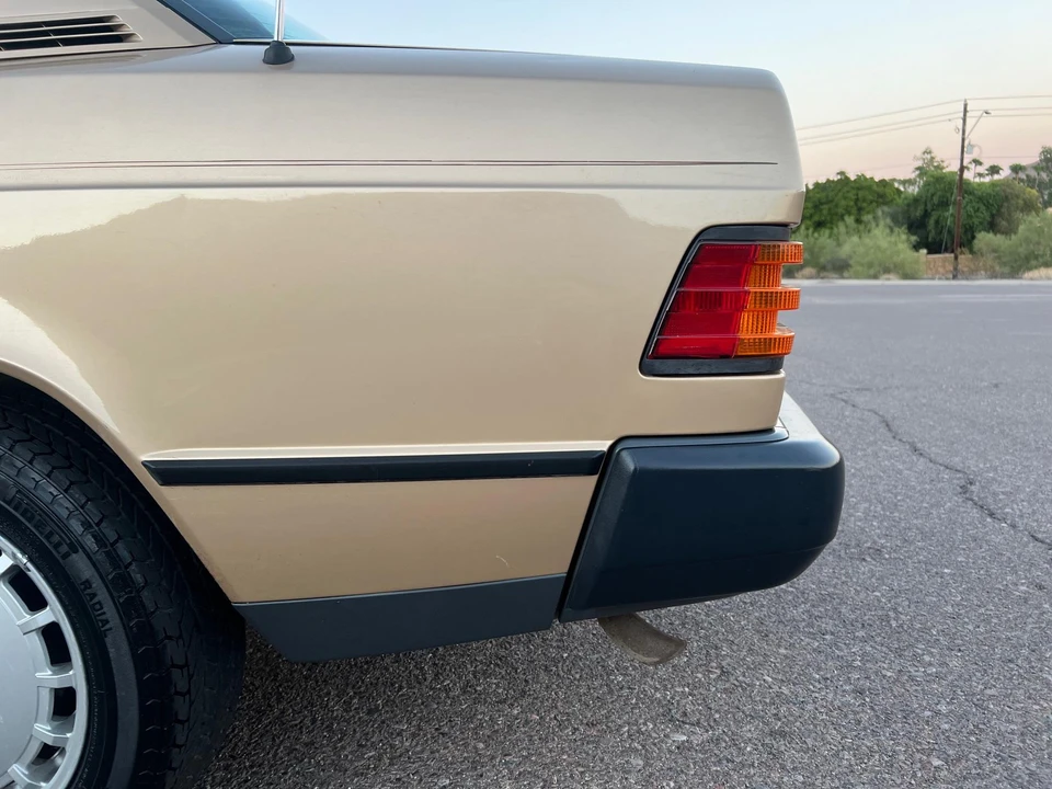 1986 Mercedes-Benz 190E - Image 23 of 31