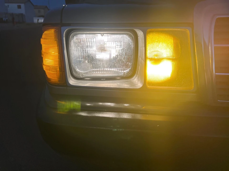 1986 Mercedes-Benz 190E - Image 17 of 31