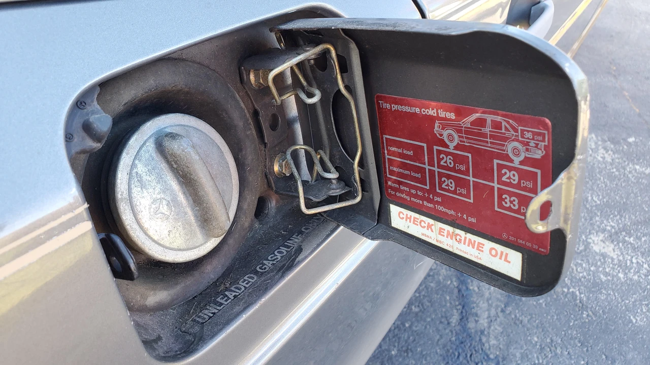 1986 Mercedes-Benz 190E - Image 28 of 31