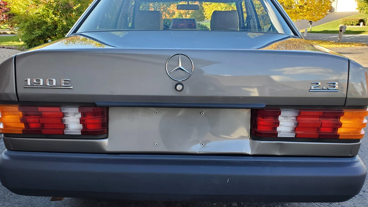 1986 Mercedes-Benz 190E - Image 30 of 31