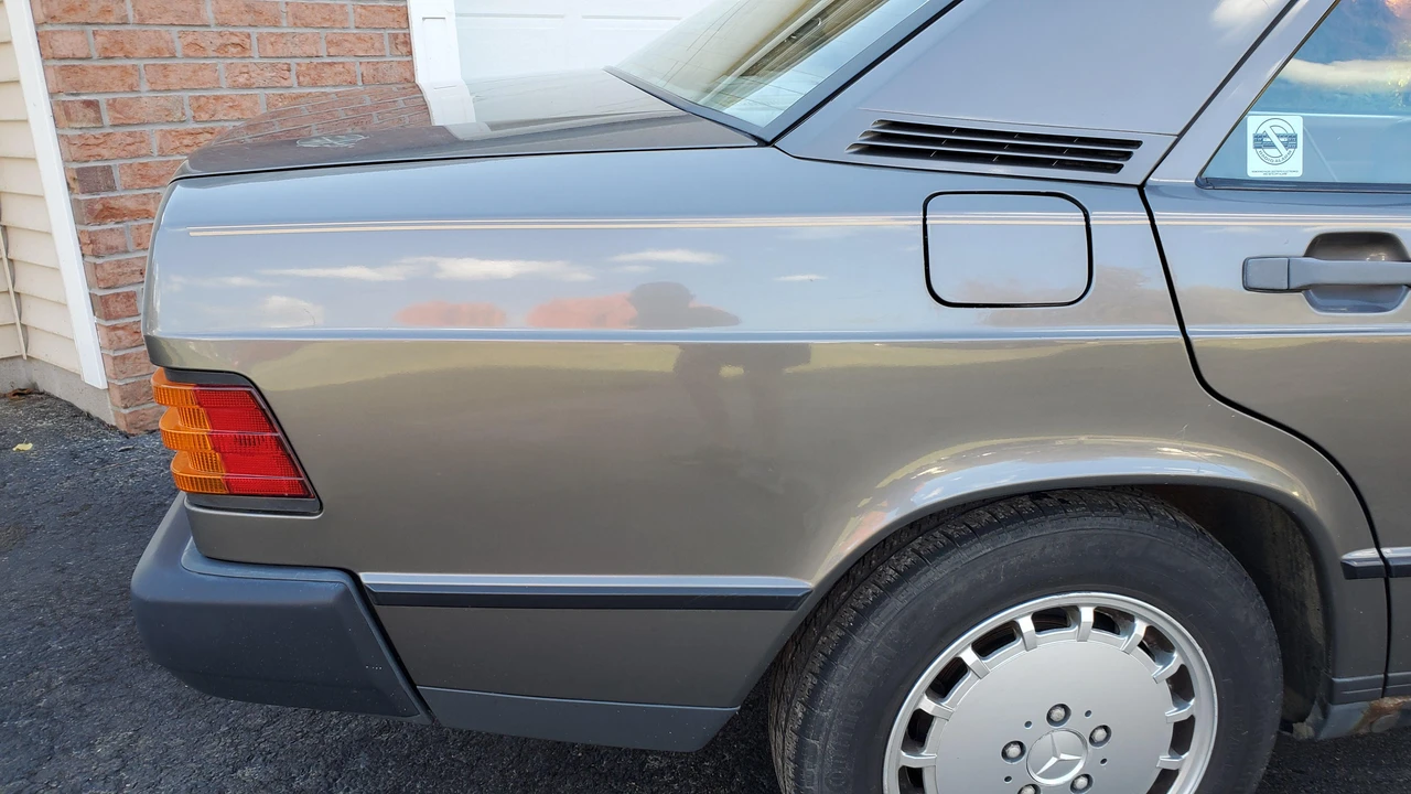1986 Mercedes-Benz 190E - Image 26 of 31