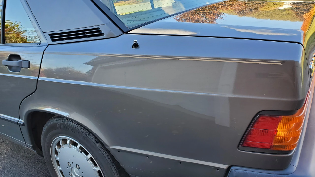 1986 Mercedes-Benz 190E - Image 23 of 31