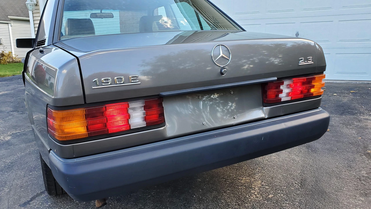 1986 Mercedes-Benz 190E - Image 29 of 31