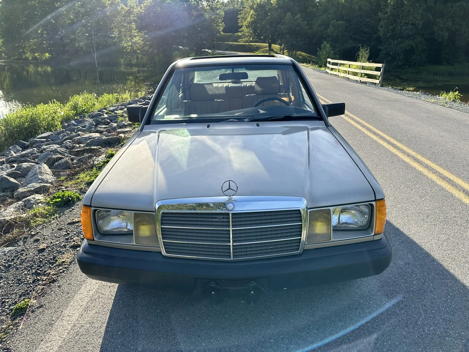 1986 Mercedes-Benz 190E - Image 27 of 31