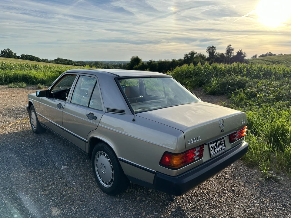 1986 Mercedes-Benz 190E - Image 17 of 31